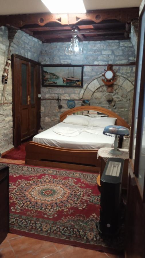 Karafil Guesthouse Gjirokastër Exterior foto