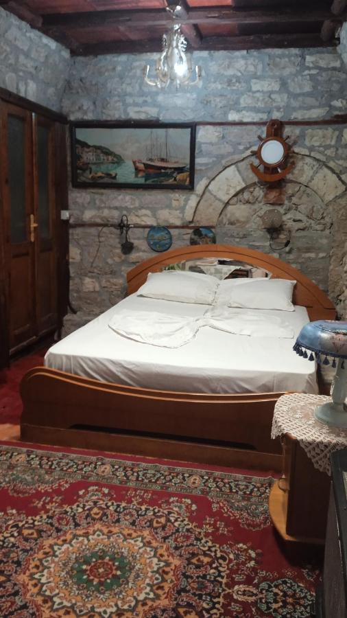 Karafil Guesthouse Gjirokastër Exterior foto