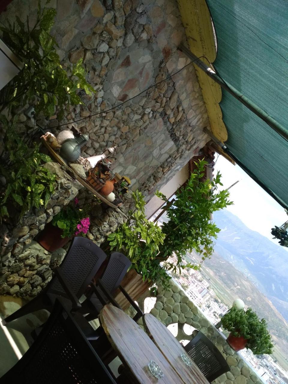 Karafil Guesthouse Gjirokastër Exterior foto